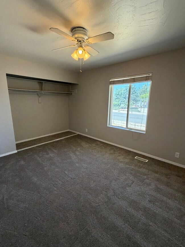 Building Photo - Spacious West Valley Home!!!