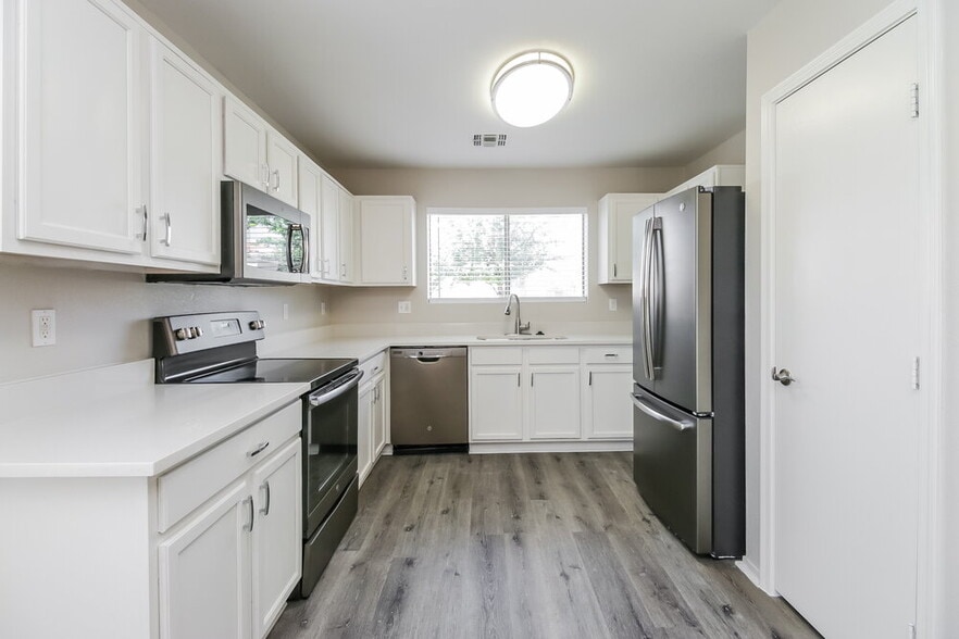 Building Photo - 1307 S San Vincente Ct