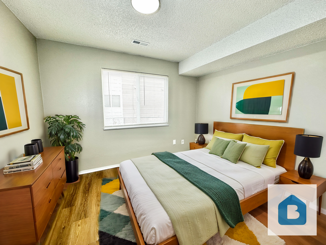 Building Photo - Welcome to Your Newly Renovated 2-Bedroom,...