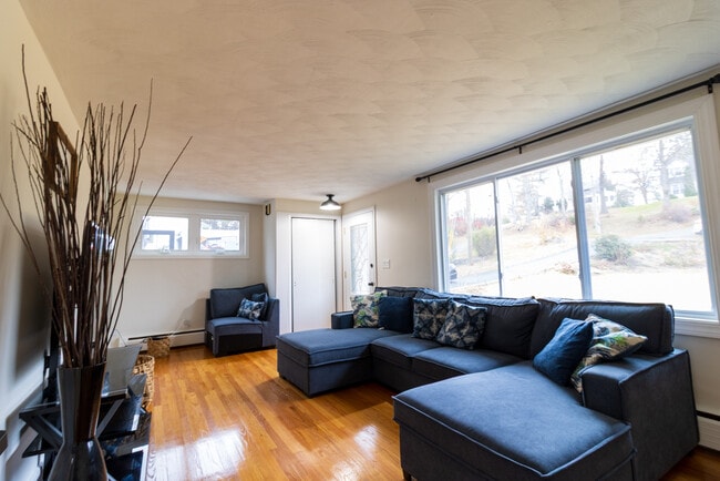 Building Photo - 149 Lakeside Blvd E