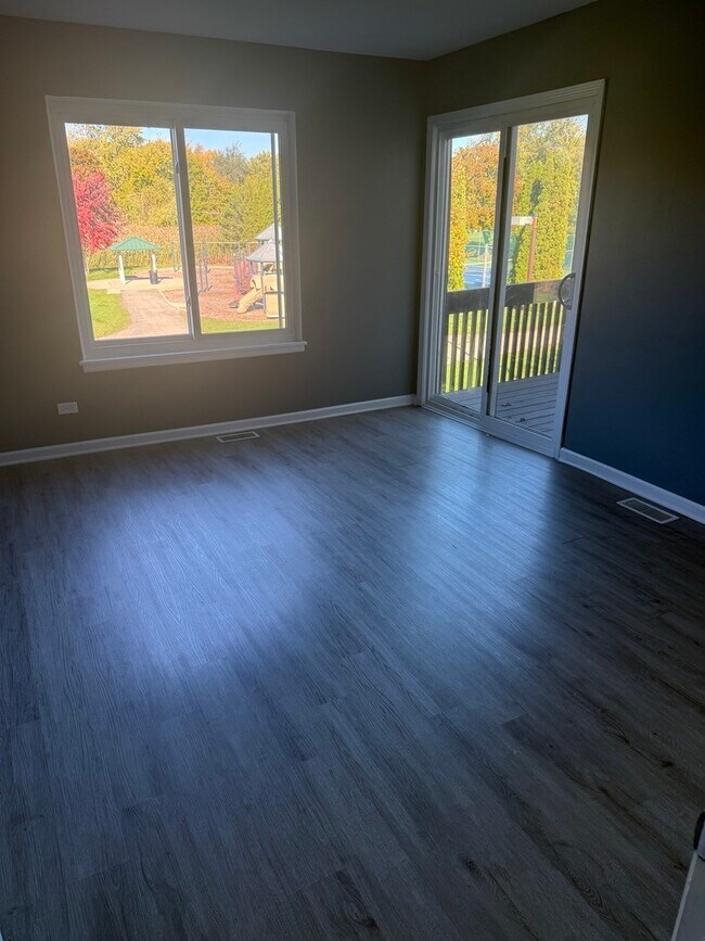 Building Photo - 1319 Kingsbury Dr