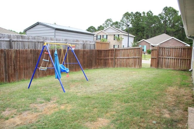 Building Photo - 500 E Marigold Dr