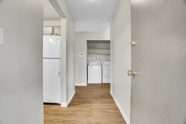 Building Photo - $1,395.00 - $500 OFF First Month's Rent - ...