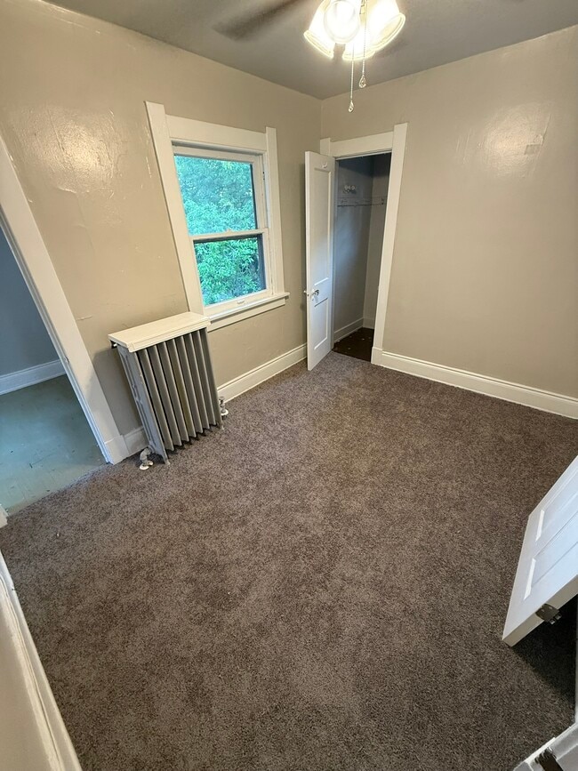 Building Photo - 405 Islington St