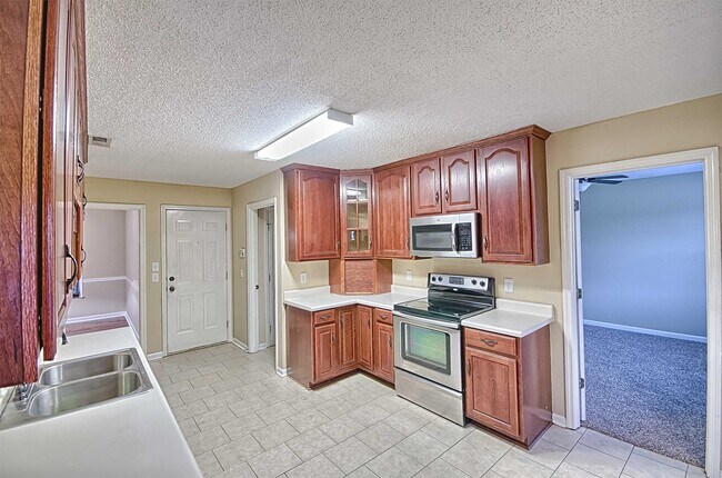 Building Photo - 123 Bordeaux Ln