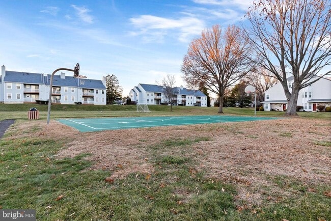 Building Photo - 387 Independence Dr