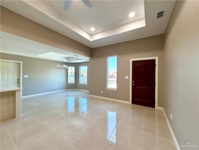 Building Photo - 23 Elmira Ave