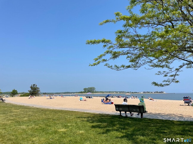 Building Photo - 51 W Lake Ave