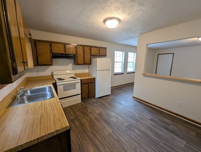 Building Photo - 410/412 Rustwood Dr