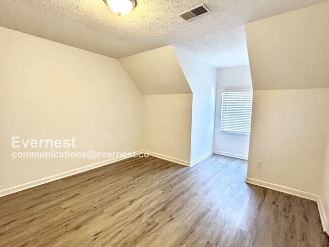 Building Photo - 704 Wilkes Dr