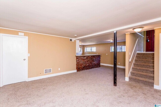 Building Photo - 1112 S Gale Dr