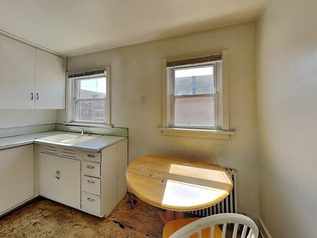 Building Photo - 33 E Chalmers St