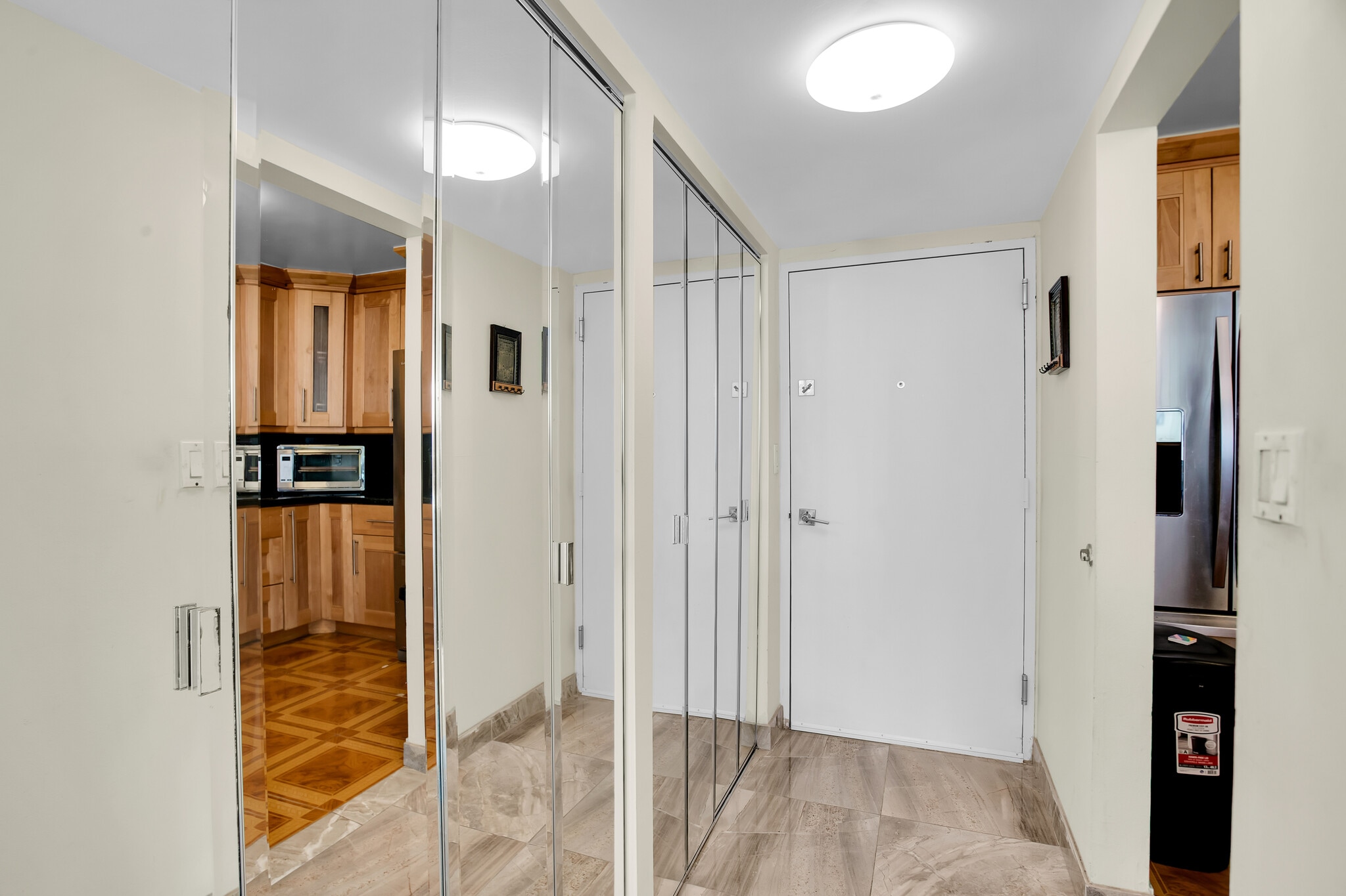 Foyer - 3701 N Country Club Dr