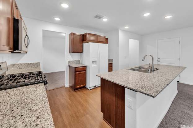 Building Photo - 698 Valmy Dr