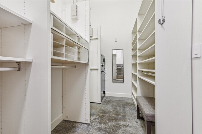 Building Photo - 1111 Studewood St