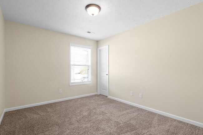 Building Photo - Pet Friendly Four Bedroom with Bonus!