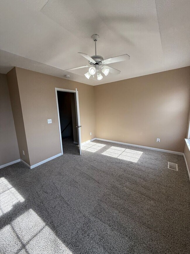 Building Photo - Perfect For Roommates!