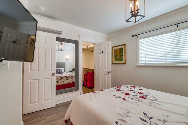 Building Photo - Furnished 2 Bedroom, 1 Bath