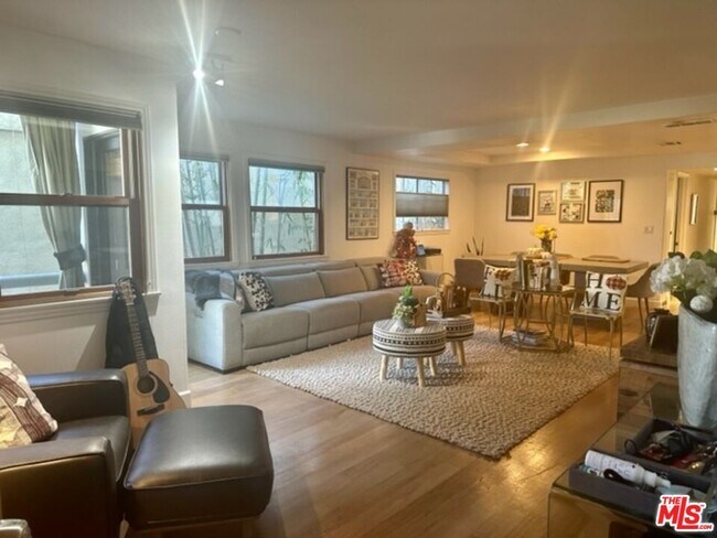 Building Photo - 126 Galleon St