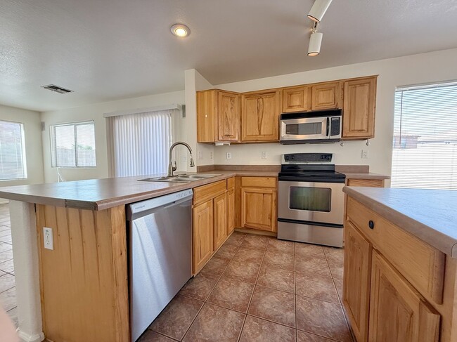 Building Photo - 4802 W Fawn Dr