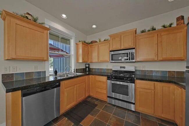 Building Photo - Eagle Crest Bunkhouse