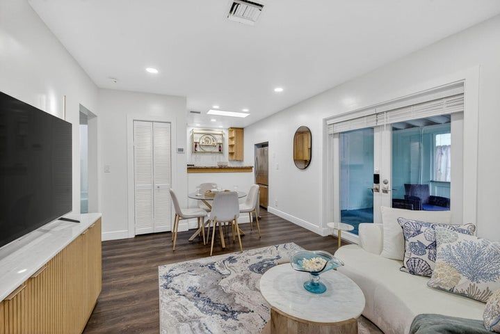 Building Photo - 1317 NE 1st Ave.