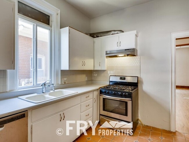 Building Photo - Short Term Lease Needed for Quaint Potter Highlands Home