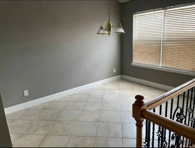 Building Photo - 6201 Cinnamon Ct