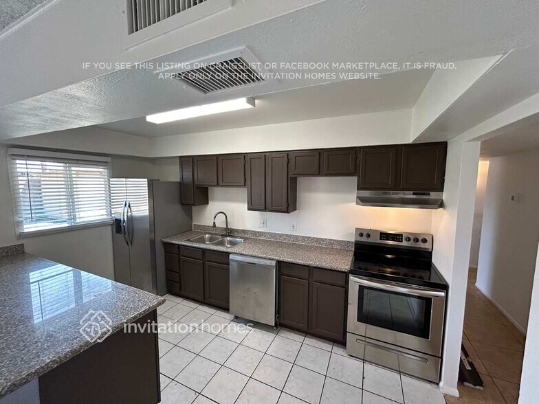 Building Photo - 3007 N 79th Dr