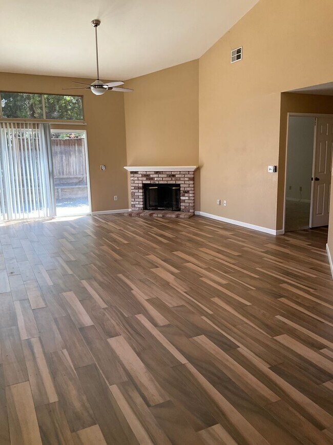 Building Photo - Charming single 3-bedroom rental opportunity!