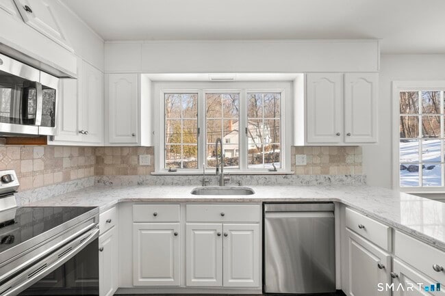 Building Photo - 153 Fillow St