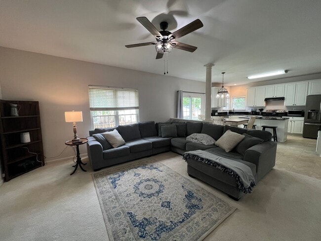 Building Photo - Impressive 4 Bedroom 3.5 Single-Family Hom...