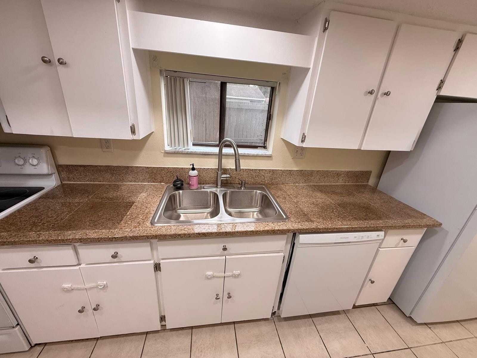 Building Photo - 8622 Cattail Dr