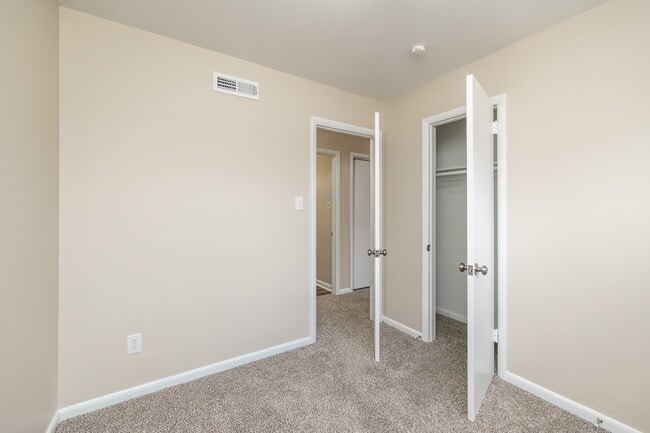 Building Photo - 3945 Starboard Rd