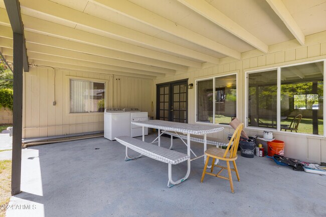 Building Photo - 335 E Solana Dr