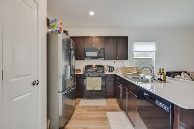 Building Photo - 2712 Louris Ln