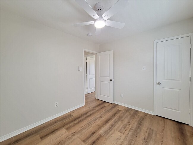 Building Photo - 3658 Villa Glen Dr