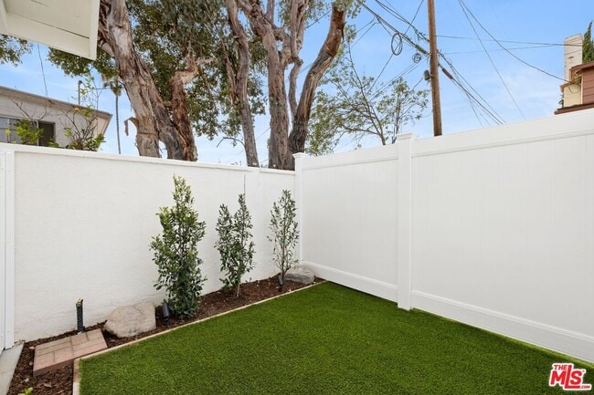 Building Photo - 1511 Selby Ave