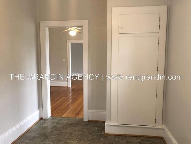 Building Photo - 2504 Longview Ave SW