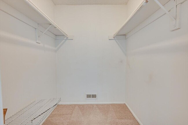 Building Photo - 57 Lindsey Ct