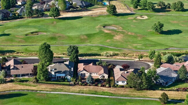 Building Photo - 143 Pine Lake Dr