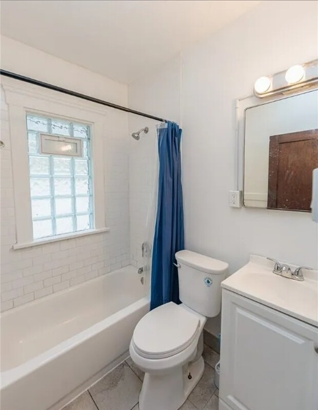 Building Photo - 10310 Adelaide Ave