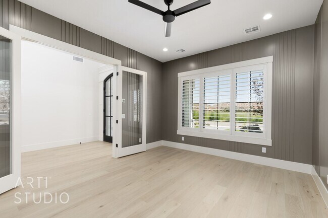 Building Photo - BRAND NEW Gorgeous 6 bed 7 bath with Pool ...
