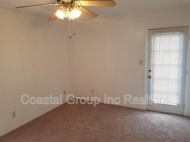 Building Photo - 1424 Deerpond Ln