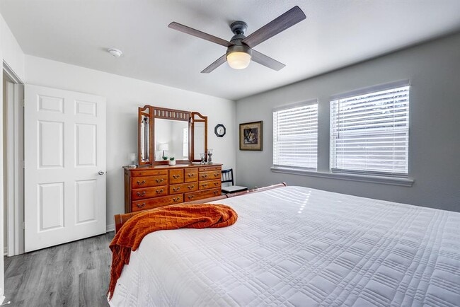 Building Photo - 358 Shady Bluff Dr