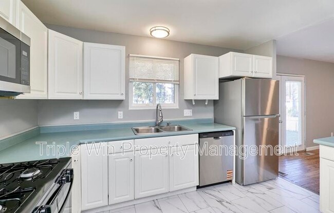 Building Photo - 1405 Willowbrook Dr