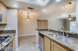 Building Photo - 7100 W Pirates Cove Rd