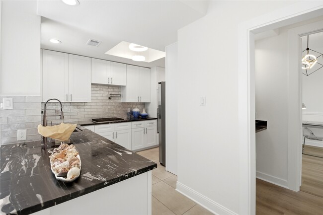 Building Photo - 9407 Denbury Way
