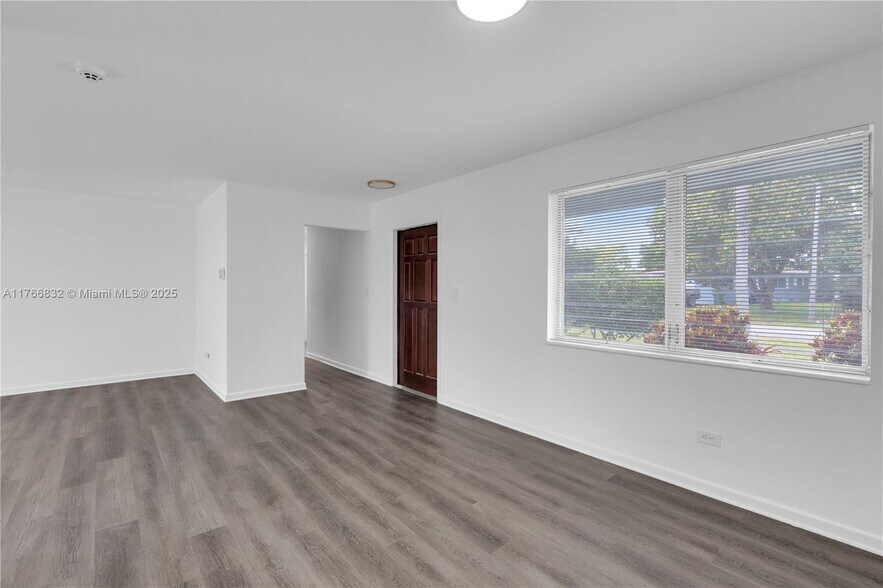 Building Photo - 721 SW 64th Ter