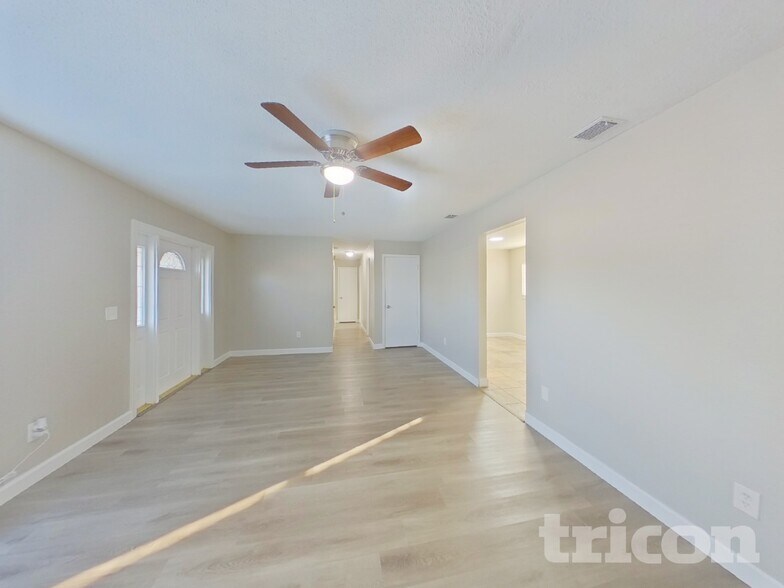 Building Photo - 902 Check Pl